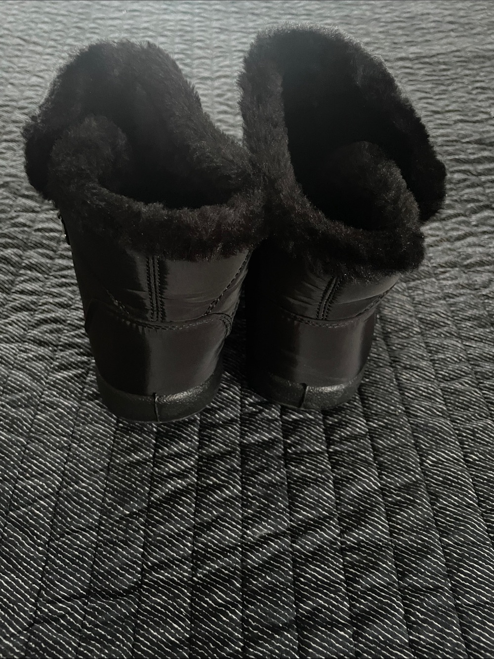BJ Women's Black QuiltedRain/Winter Ankle Boots with Zipper - Picture 9 of 9